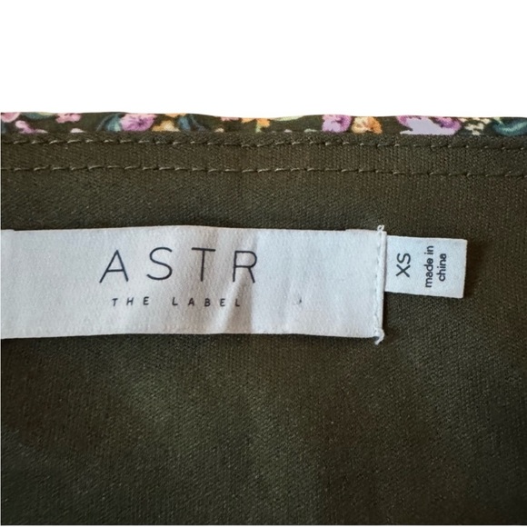 ASTR The Label Bubble Sleeve Blouse Crop Top Olive Lilac Ditsy Size XS - Picture 6 of 9